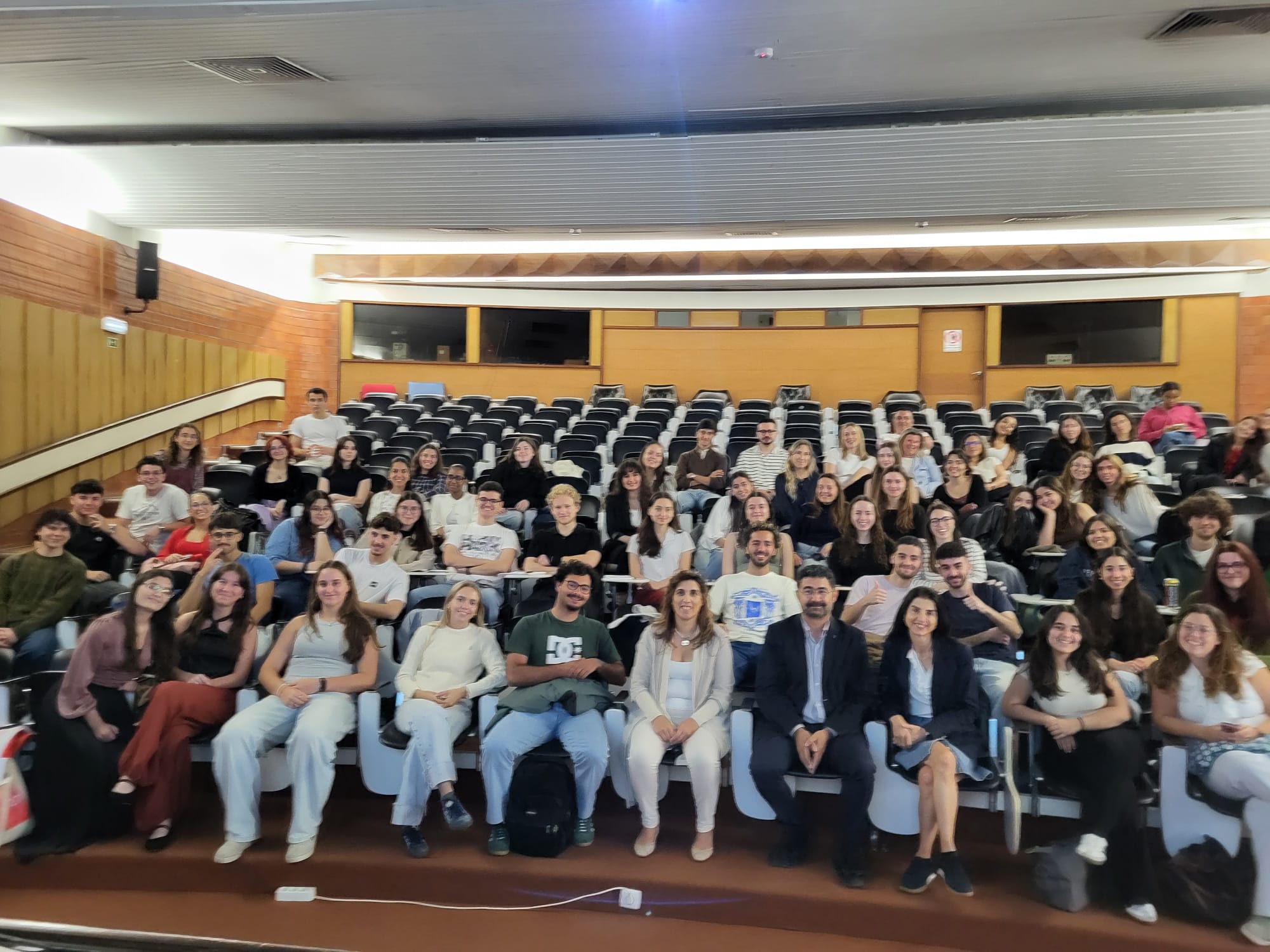 Grupo de estudantes e Professores de Enfermagem e IST